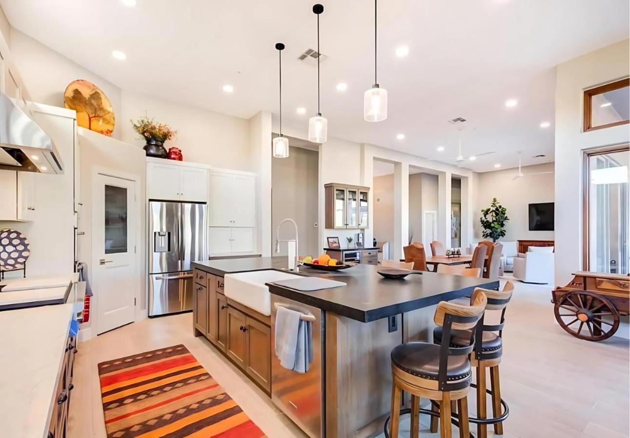 Holiday home Luxury Heated Pool Desert Views For 6