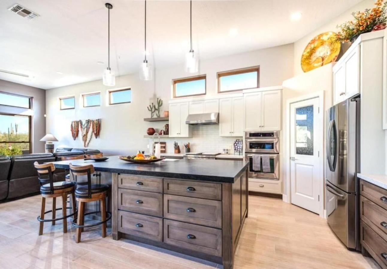 Luxury Heated Pool Desert Views For 6 Holiday home *